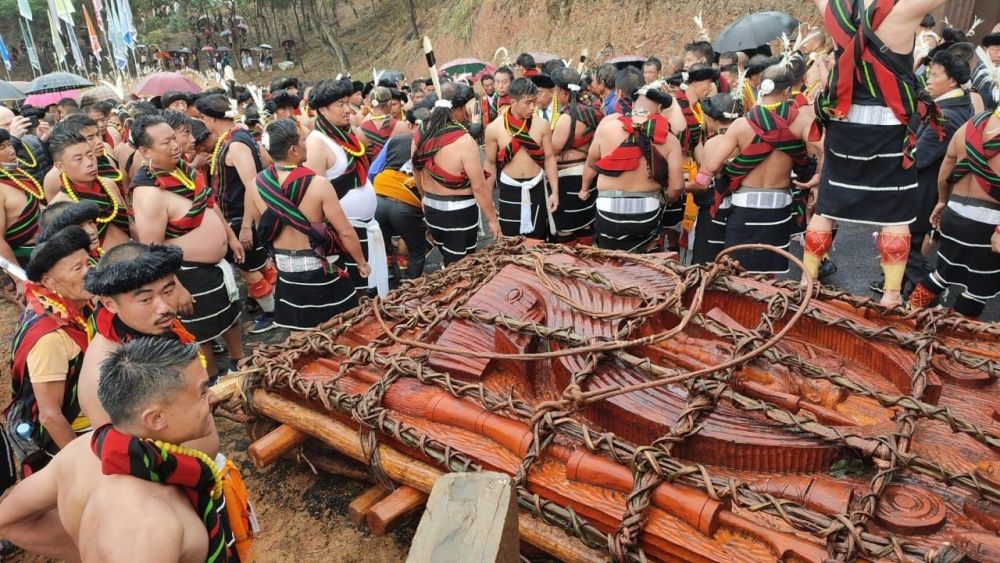 People get ready to participate in the gate pulling ceremony of the Tsütuonuomia Thinuo (T Khel), Kohima from Merhülietsa to Seithogei stretching about 4 kilometers along the National Highway 29 on December 7. (Morung Photo)